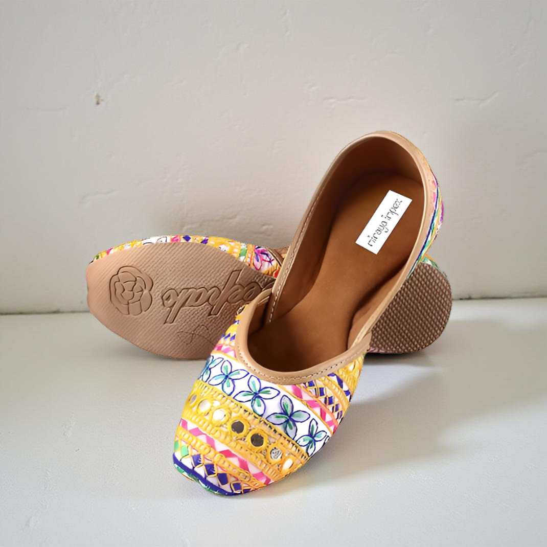 Garba Dance Cream Juttis - Image 2