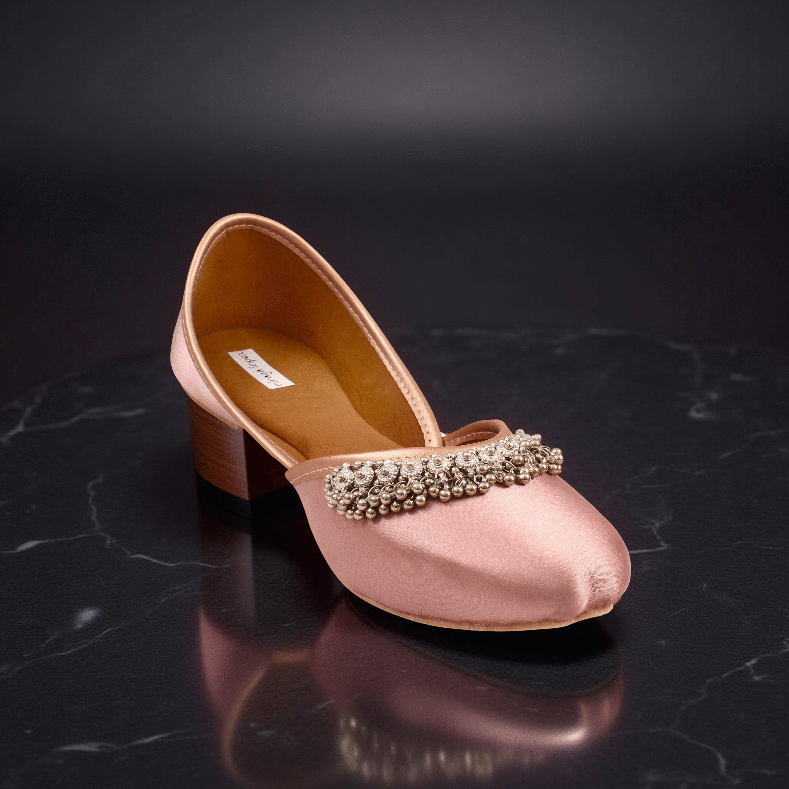 Khanak Gulabi Juttis - Image 2