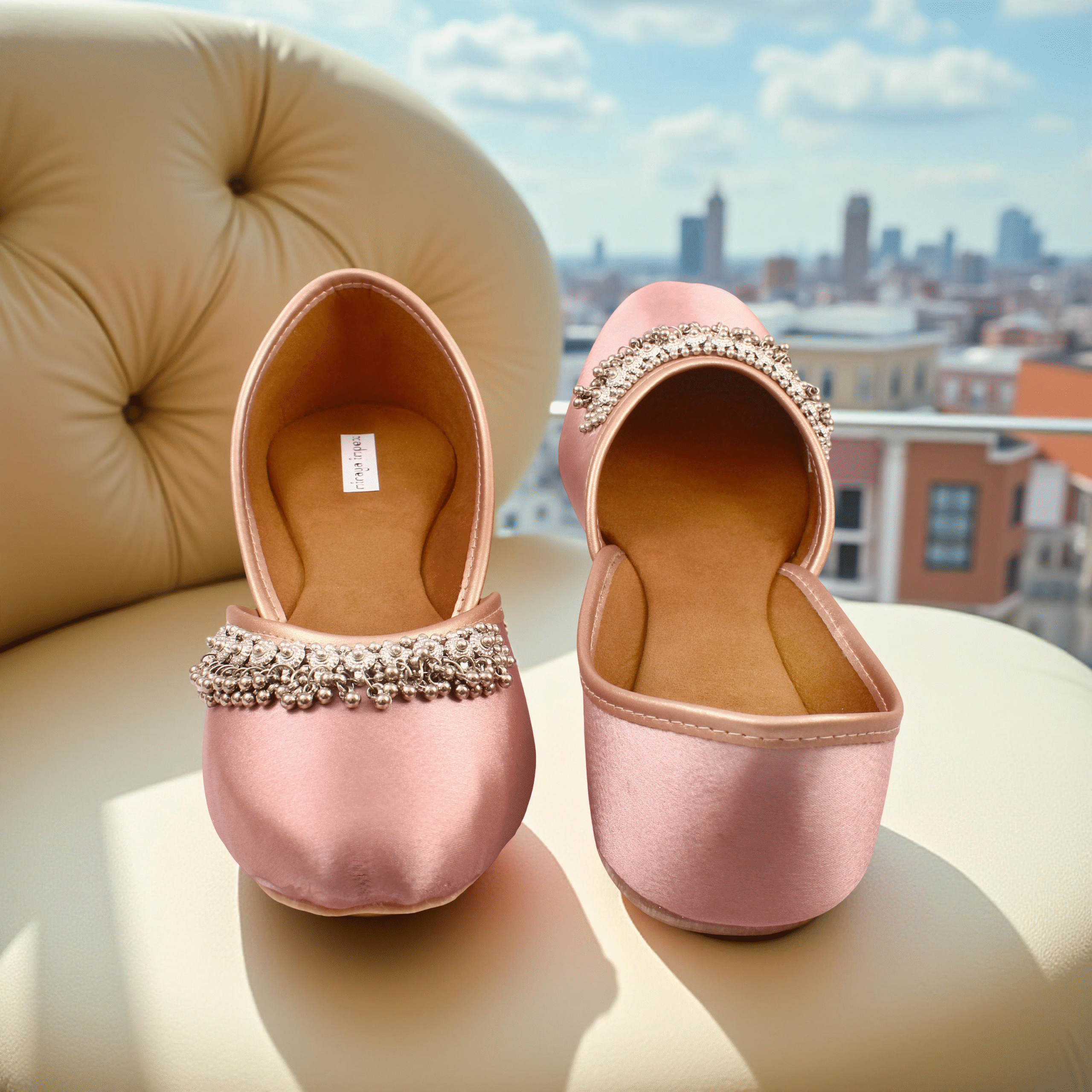 Khanak Gulabi Juttis