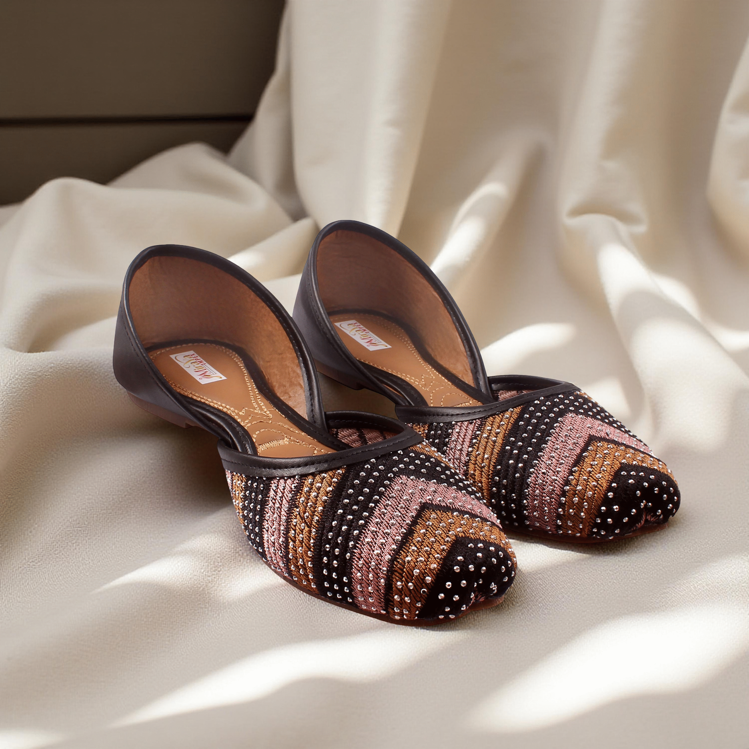 Rasbery Black Bridal Jutti - Image 2